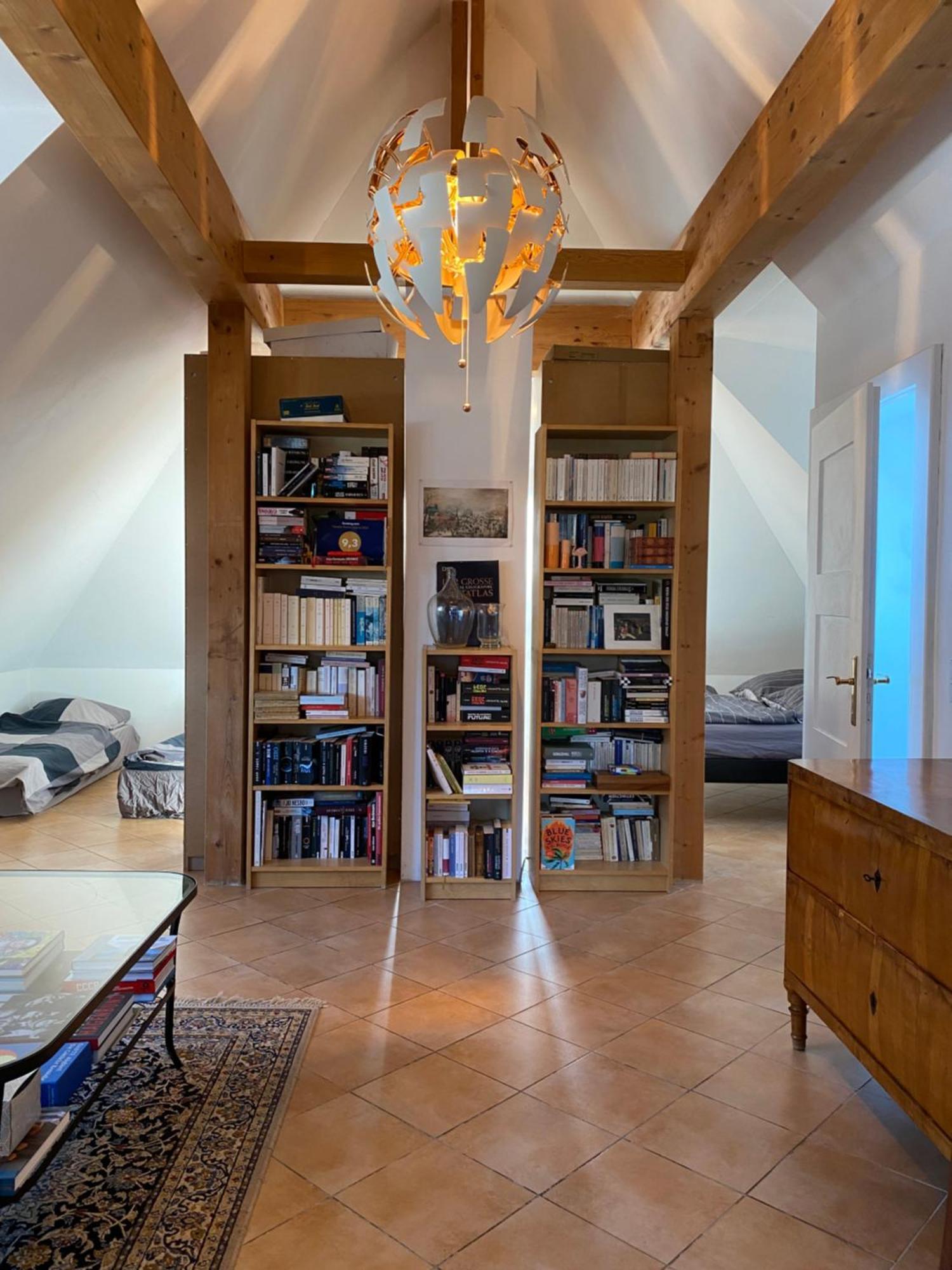Helle Und Ruhige Dachgeschosswohnung Munchen Bagian luar foto