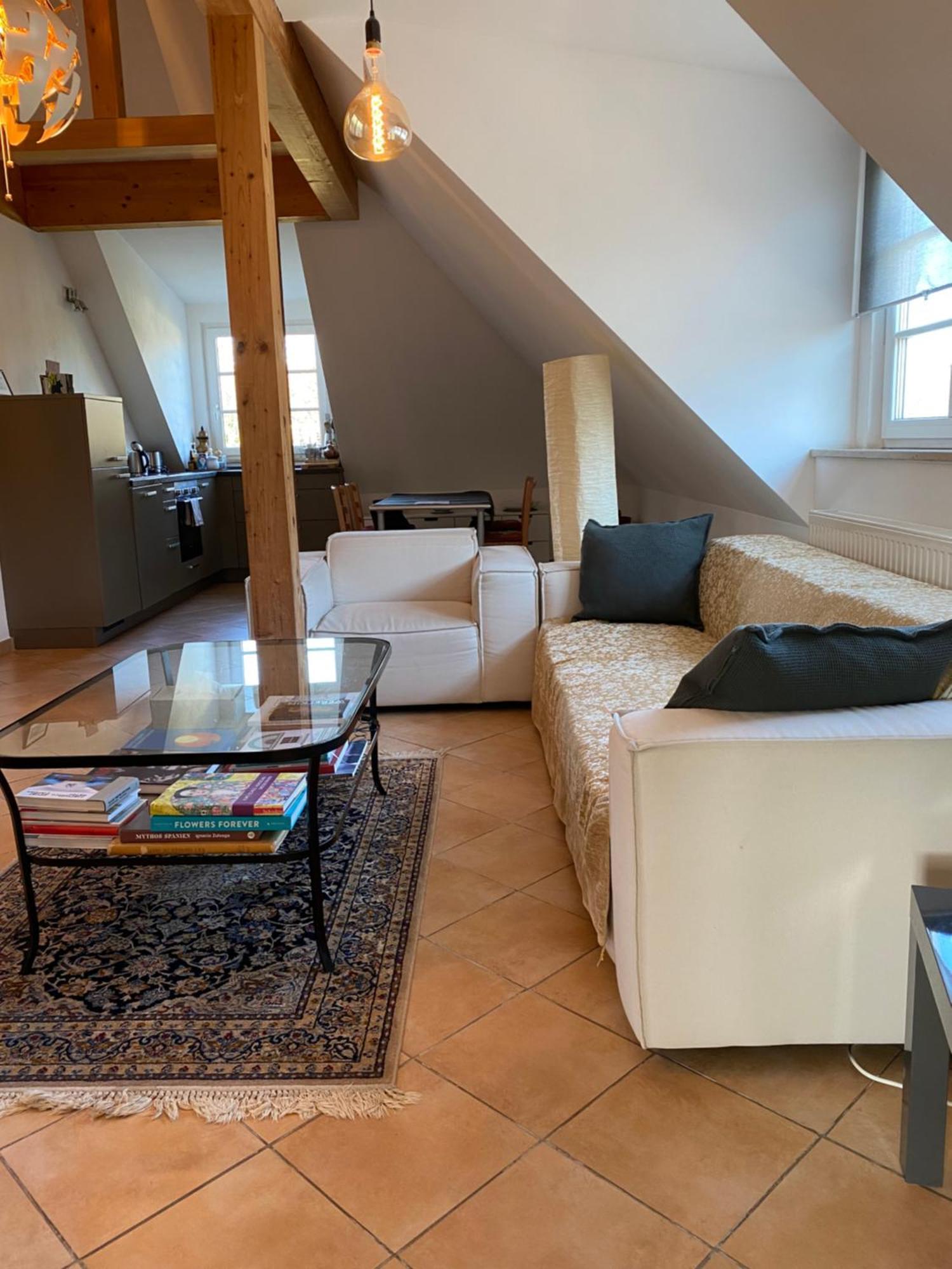Helle Und Ruhige Dachgeschosswohnung Munchen Bagian luar foto