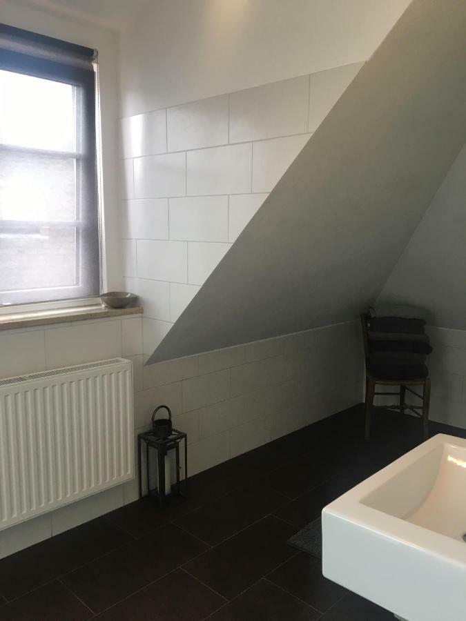 Helle Und Ruhige Dachgeschosswohnung Munchen Bagian luar foto